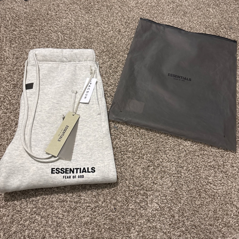 Fear of God Essentials Light light oat Joggers uncuffed